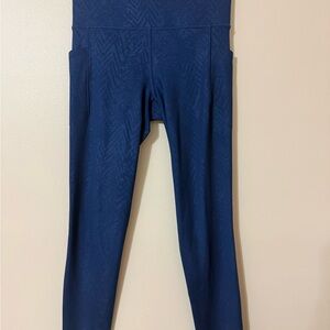 Athleta Salutation Stash Pocket  7/8 Tight Legging Size Small Tall, perfect cond